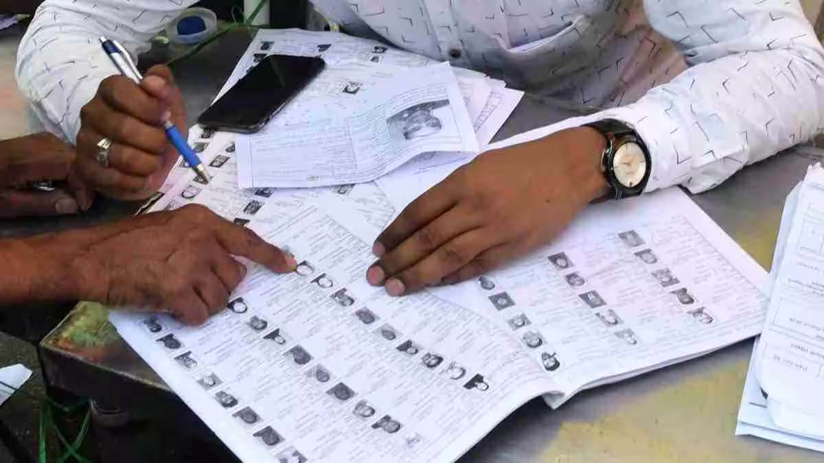 बीएलओ की लापरवाही से SIR फॉर्म में बढ़ीं गलतियां, 150 को नोटिस
