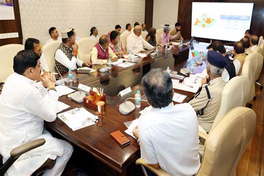 बाढ़ की दशा में संबंधित विभाग जनता को राहत पहुंचाने के लिए सक्रिय रहें