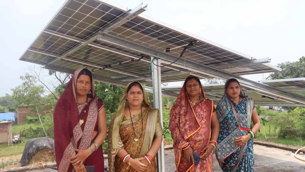 बिहान की सोलर दीदियों ने बढ़ाया आत्मनिर्भरता की ओर कदम