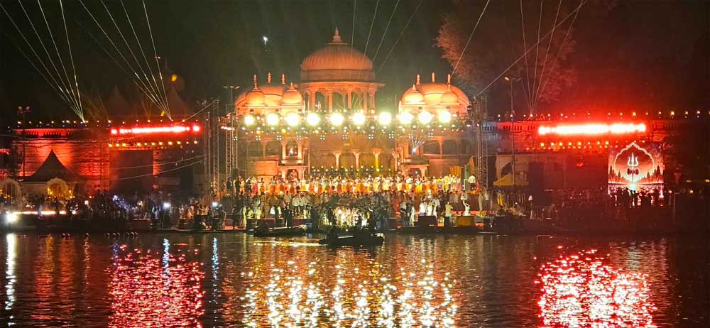 प्रधानमंत्री  मोदी के जन्मदिवस पर मुख्यमंत्री डॉ. यादव और राष्ट्रीय अध्यक्ष  नबीन ने प्रज्ज्वलित किया आशीर्वाद का दीया