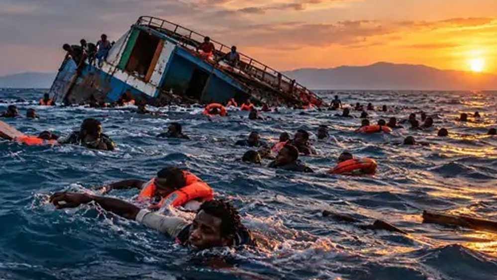 समुद्र में बड़ा हादसा! 300 से ज्यादा प्रवासियों से भरी नाव पलटी, 139 की मौत और दर्जनों लापता