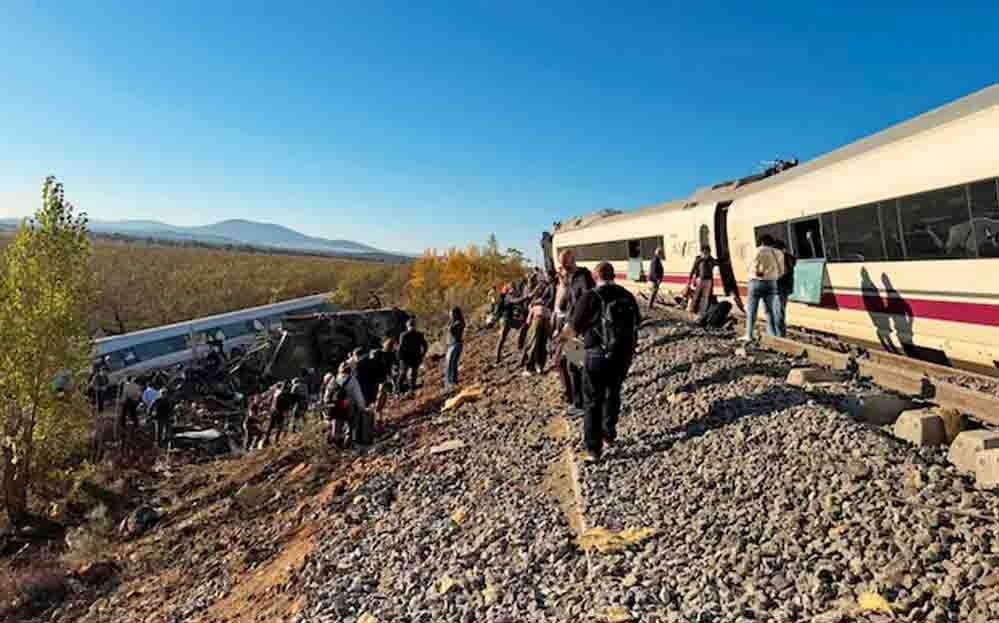 Spain Train Accident: स्पेन में ट्रेनों की भिड़ंत से मची चीख-पुकार, 39 लोगों की गई जान; राहत-बचाव जारी